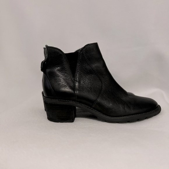L.L. Bean Size 10M Black Deerfield Ankle Leather Boots - Picture 2 of 16